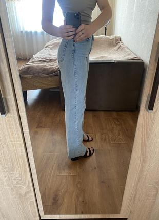 Прямые джинсы с асимметричным поясом3 фото