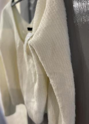 Свитер со спущенными плечами