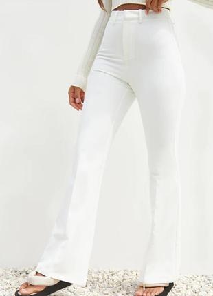 Белые прямые брюки с карманами от prettylittlething4 фото