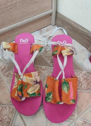 Неймовірні босоніжки бренд.