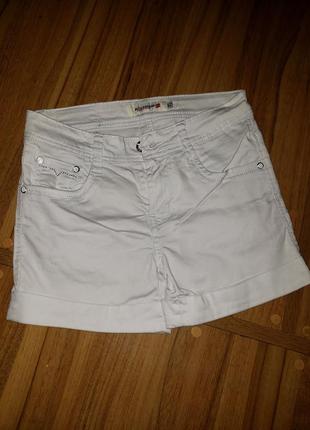 Классные белые новые шорты стрейч