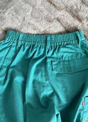 Брюки брюки красивого яркого зеленого цвета3 фото