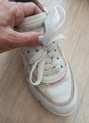 Белые итальянские кроссовки nero giardini, размер, 39.3 фото