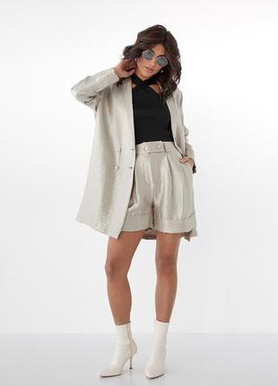 Подовжений піджак з відкладним коміром