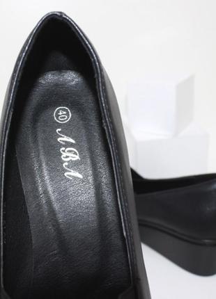 Черные осенние женские туфли на танкетке5 фото