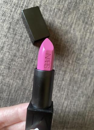 Губная помада nars audacious lipstick в оттенке angela, оригинал4 фото