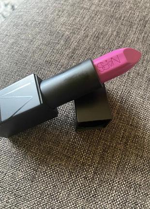 Губная помада nars audacious lipstick в оттенке angela, оригинал3 фото