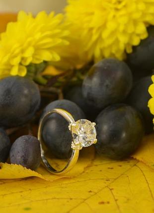 Кольцо женское с фианитом
