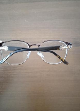 Очки для зрения.