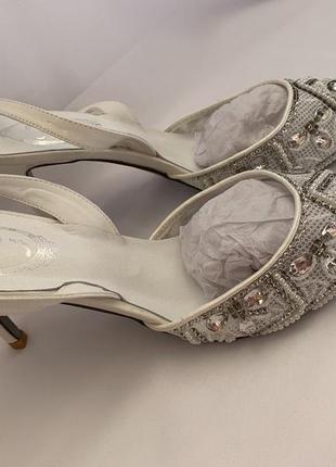 Туфлі-човники rene caovilla білого кольору мереживні з бісером і кристалами, в наявності10 фото