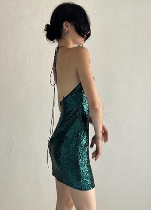 Роскошное бирюзово зеленое платье с открытой спиной в пайетках1 фото