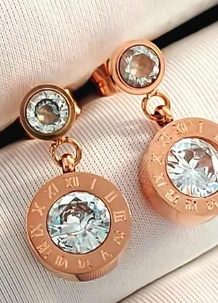 Серьги-гвоздики stainless steel с цирконами. сталь. позолота чв. диаметр: 2 см