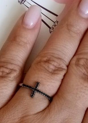 Элегантное серебряное кольцо с черными фианитами9 фото