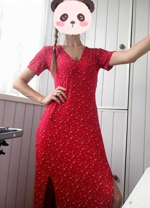 Червона довга сукня в квітковий принт