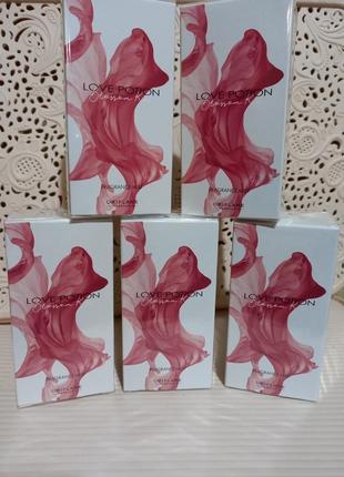 Парфюмированный спрей для тела love potion blossom kiss код 38526 орифлейм
