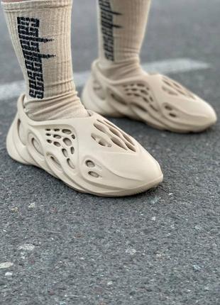 Гарне взутя / yeezy foam runner ochre beige	 / э в прикроватности / торг возможен