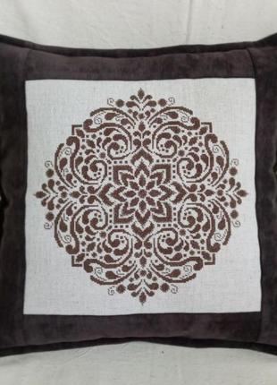 Декоративная наволочка вышита крестиком. ручная работа.