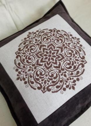 Декоративная наволочка вышита крестиком. ручная работа.4 фото