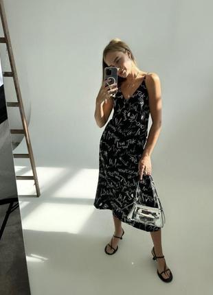 Легкое нежное платье на тоненьких брителях софт черный с принтом