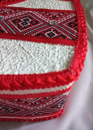 Красный свадебный сундук для денег в украинском стиле (национальный)2 фото