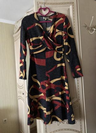 Теплое шерстяное платья с ярким принтом, приталенное, зимнее5 фото