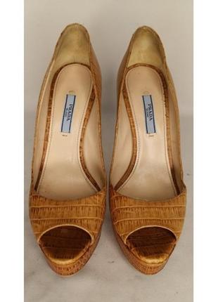 Туфли женские кожаные коричневые prada. оригинал4 фото
