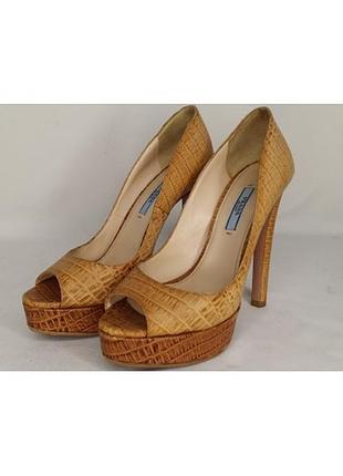 Туфли женские кожаные коричневые prada. оригинал