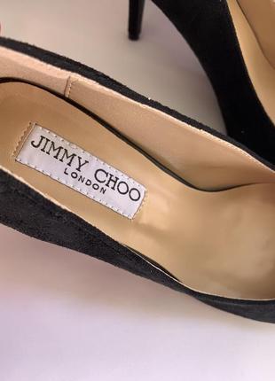 Класичні туфлі-човники jimmy choo чорний замш, прикрашені брошкою з намистин8 фото