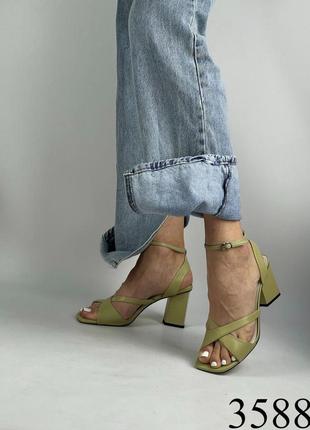 Босоніжки на каблуку туреччина