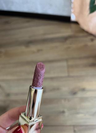 Непревзойденного качества помада estee lauder pure color envy sculpting lipstick 561 intense nude