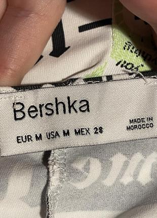 Bershka комбинезон с шортами ромпер открытая спинка на шнуровке увлекательная принт газета10 фото