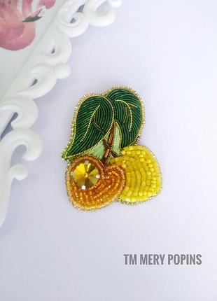 Брошка черешня