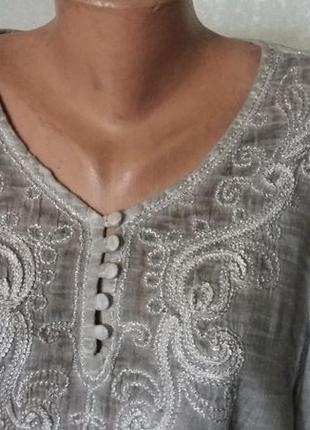 Красивая, натуральная серая блуза с вышивкой.2 фото