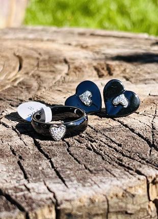 Набор украшений из чёрной керамики кольцо и серьги с сердечком4 фото