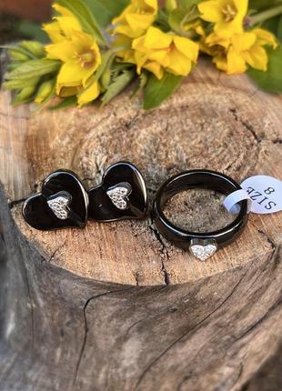 Набор украшений из чёрной керамики кольцо и серьги с сердечком7 фото