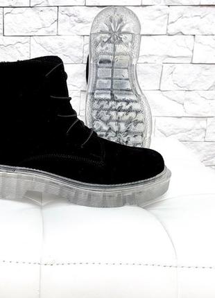 Чёрные замшевые ботинки с прозрачной термо подошвой