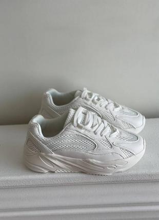 Белые легкие кроссовки из обувного текстиля-сетки и эко-кожи4 фото