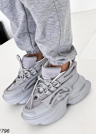 Мега модні трендові космічні кросівки на дутій підошві1 фото