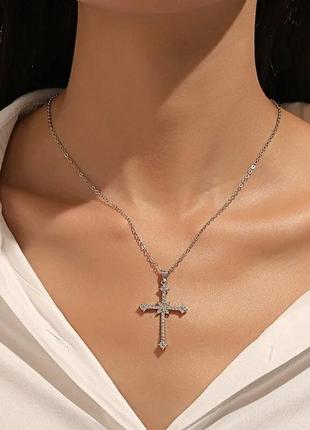 Цепочка серебристая с подвеской крестик с камнями колье крест под серебро