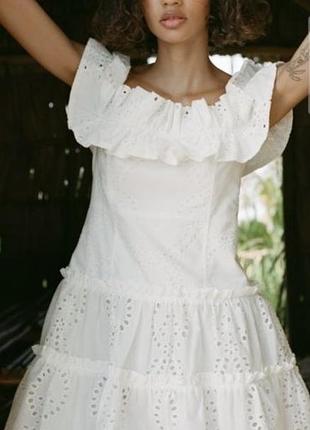 Белое платье из прошвы,белое короткое платье с прорезной вышивкой из новой коллекции...