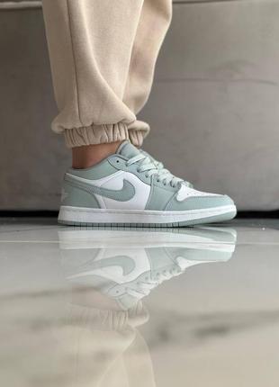 Женские кроссовки nike air jordan retro 1 low grey mint#найк