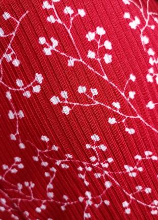 Красная юбка с узором5 фото