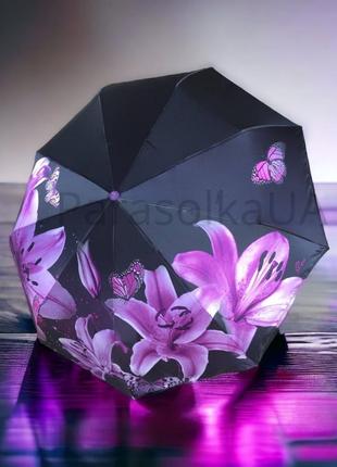 "лилии в тени: черный зонт с фиолетовыми лилиями и сатиновой тканью"1 фото