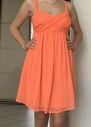 Літня ярка сукня