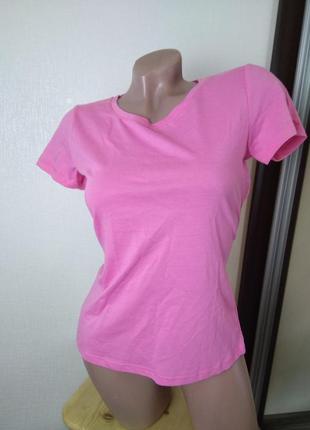 Розовая женская футболка с откритой спиною прикольная футболка3 фото