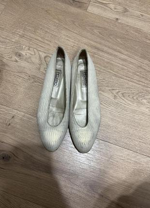 Замшевые балетки туфли винтажные ретро белые бежевые с золотым напылением2 фото