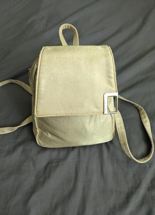 Рюкзачок золотистого цвета от edition