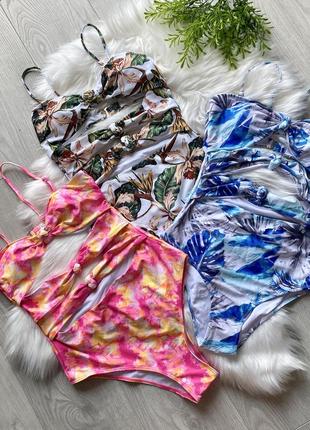 Купальник сдельный с разрезами трендовый синий белый