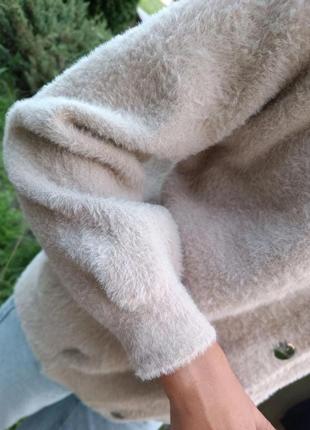 Куртка женская альпака демисезонная осенняя теплая с капюшоном белая черная бежевая на пуговицах короткая повседневная фиолетовая2 фото