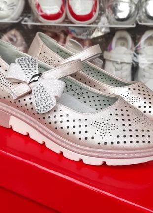 Рожеві туфлі для дівчинки на платформі перфорація10 фото
